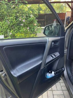 Toyota RAV4 - 4