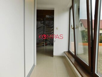 DOM SO ZÁHRADOU, DREVENÝM PRÍSTREŠKOM A PARKOVANÍM V OBCI LU - 4