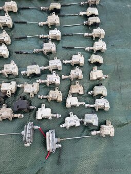 Motorčeky na ovládanie zámku nádrže - 4