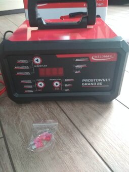 Nabíjačka autobatérií so štartom a diagnostikou Weldman nová - 4