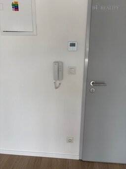 Na prenájom 2x priestor s parkovaním v polyfunkčnom objekte  - 4