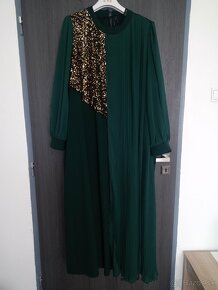 Smaragdové šaty pre moletky - 4
