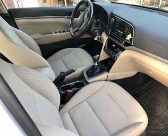 Predám Hyundai Elantra 2017 vo výbornom stave - 4