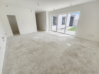 Moderný 4 izbový dom s terasou, prístreškom na auto, … - 4