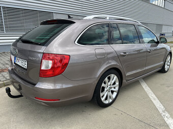 Superb Combi 2.0 TDI CR Elegance 4x4 DSG Panorama Webasto - 4