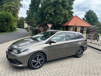 Predám Toyota Auris Tourning Sports 1.6 benzín Automat - 4
