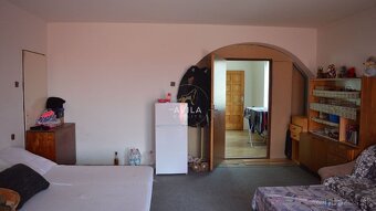NA PREDAJ: 6-izb.,2-posch.,2-generačný RD s pozemkom 800m2 - - 4