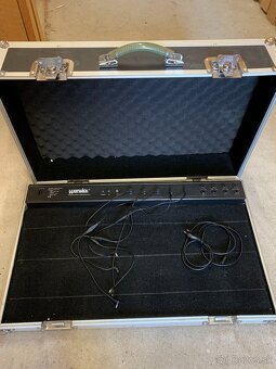 Warvick rockboard pedalboard case s napajanim - 4