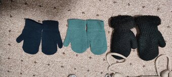 Čiapky na šnúrky 74/80, rukavice - 4