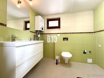 Príjemný menší RD - priestranný pozemok - výhľad na Zobor - 4