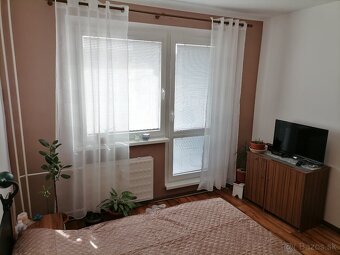Na prenájom 3-izbový byt s balkónom - 4