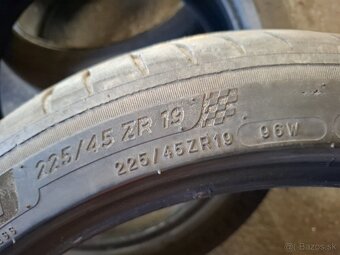 R19 225/45 - 4