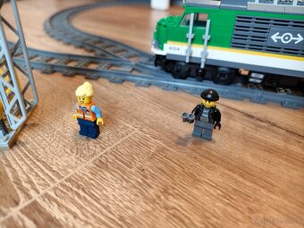 Nákladný vlak Lego 60198 + Koľaje 60205 + 60238 - 4