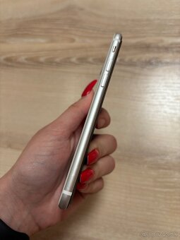 iPhone SE 2020 - 4