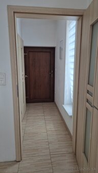 Prenájom bytu s obývačkou a kuchynským kútom, Nesluša - 4