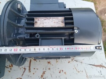 Snekova prevodovka s elektromotorom 550W - 4