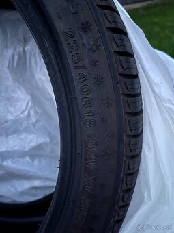 225/40R18 92V - 4