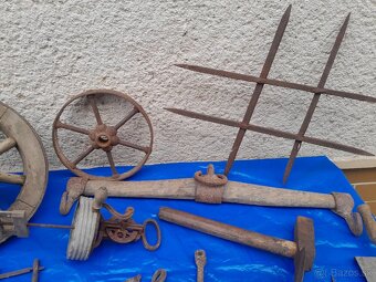 Staré historické ,rustikálne, kované náradie a pomôcky. - 4