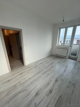 𝗣𝗿𝗲𝗻𝗮́𝗷𝗼𝗺: úplne nový 2-izbový byt, balkón, parkovan - 4