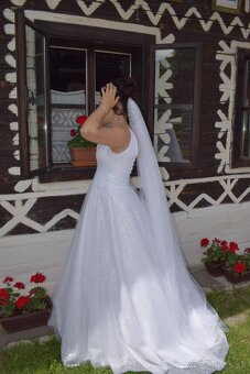 Trblietavé svadobné šaty - 4