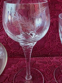 Karafa a poháre. - 4