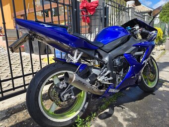 Yamaha r1 - 4