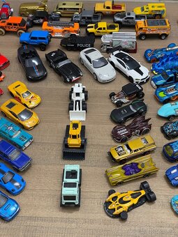 Hot wheels autíčka - 4