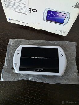 PSP go Pearl White - 4