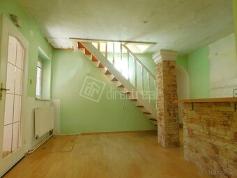 Pekný dom na slnečnom pozemku s bazénom a jazierkom - 4