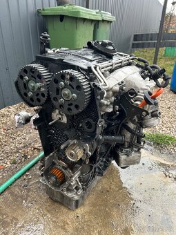 Predám kompletný motor Volkswagen golf 5 2.0 TDI - 4