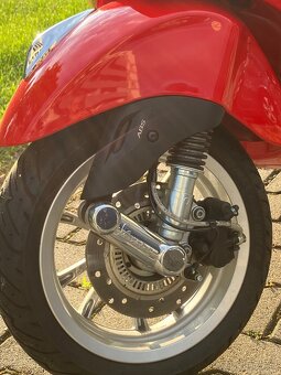 NA PREDAJ VESPA Primavera 125 - 4