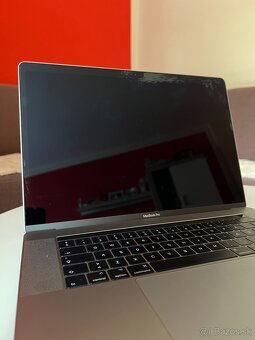 MacBook Pro 15" (2017, model A1707, i7) - 4