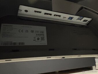 Samsung Odyssey G7 (27) - 4