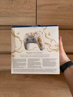 PS5 DualSense Ghost of Yotei Gold Limited Edition - 4