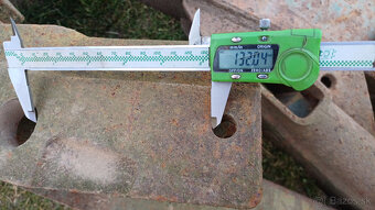 Štvorcový profil s držiakmi - 4