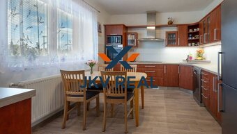 REZEVOVANÉ JKV Real ponúka predaj, pekný, zánovný rodinný do - 4