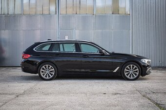 BMW 520d Touring Luxury Line, Pano, El. ťažné, Po servise - 4