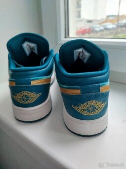 Jordan 1 mid - 4
