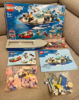 LEGO® City 60277 Policajná hliadková loď - 4