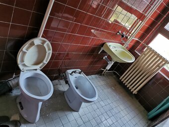 Umývadlá, pisoáre, WC, bojlery, kabínky. - 4