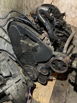 Rozpredám motor 2.0 hdi  Peugeot 406 - 4