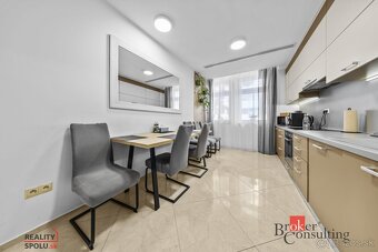 Na predaj: Krásny 2izbovy byt s balkónom a výhľadom na Brat - 4