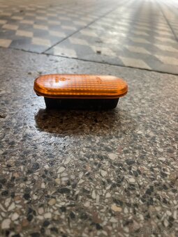 Predám bočné smerové svetlo – oranžové - 4