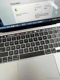 MacBook Pro s touchbarom i7 32GB RAM 2TB SSD - 4
