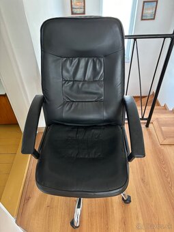 Zachovalé kancelárske kreslo - 4