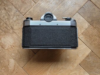 Praktica MAT s objektívom – klasický filmový fotoaparát - 4