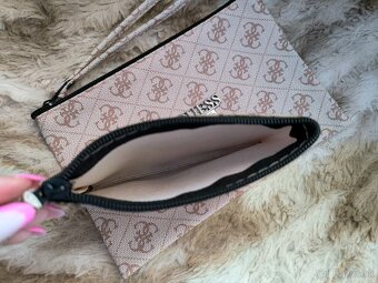 Kozmetická taška + kľúčenka Guess - 4