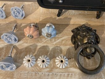 Úchyty na dvierka - 4