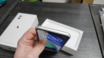 Apple iPhone 11 biely 128GB - puknutý - 4