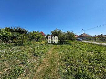 Rovinatý stavebný pozemok - 600 m2 - Dolné Krškany - 4